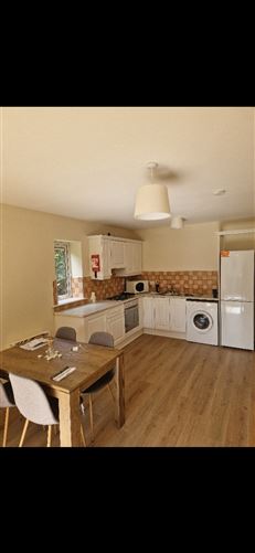 https://photos-a.propertyimages.ie/media/9/9/2/4958299/55f0b2ca-d671-4686-8365-2ce0a5109db9_l.jpg