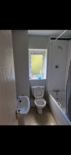 https://photos-a.propertyimages.ie/media/9/9/2/4958299/55f0b2ca-d671-4686-8365-2ce0a5109db9_l.jpg
