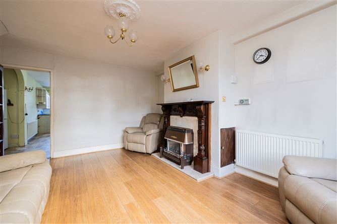https://photos-a.propertyimages.ie/media/9/9/2/4960299/1e7aac32-b938-432c-af84-e92438239c0b_l.jpg