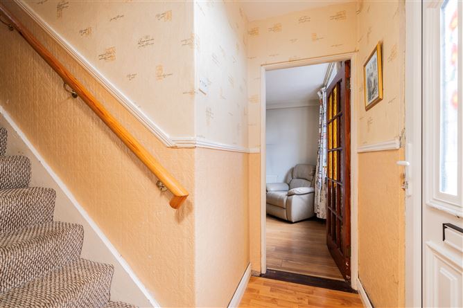 https://photos-a.propertyimages.ie/media/9/9/2/4960299/1e7aac32-b938-432c-af84-e92438239c0b_l.jpg