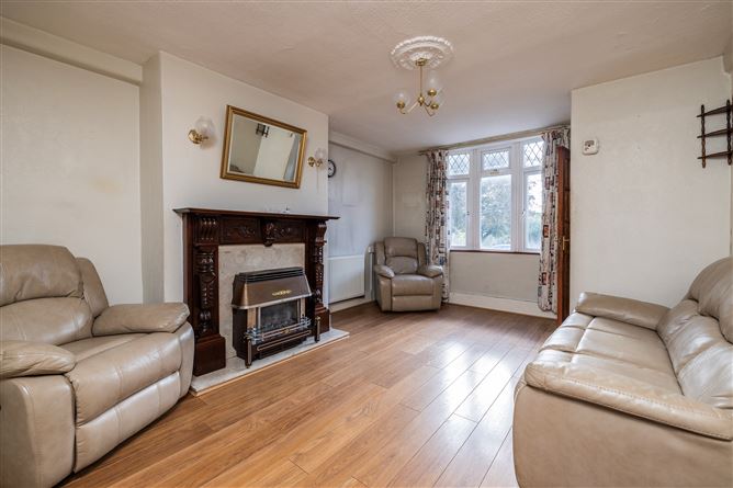 https://photos-a.propertyimages.ie/media/9/9/2/4960299/1e7aac32-b938-432c-af84-e92438239c0b_l.jpg