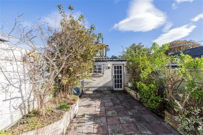 https://photos-a.propertyimages.ie/media/9/9/2/4960299/1e7aac32-b938-432c-af84-e92438239c0b_l.jpg