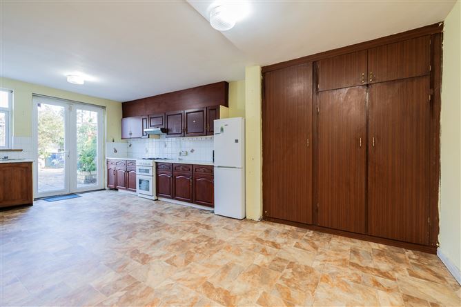 https://photos-a.propertyimages.ie/media/9/9/2/4960299/1e7aac32-b938-432c-af84-e92438239c0b_l.jpg