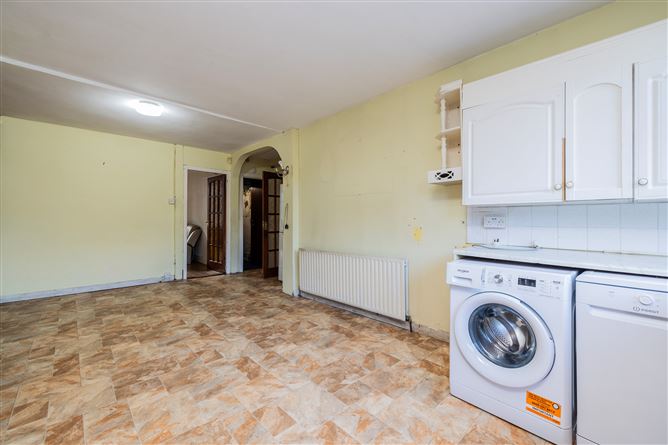 https://photos-a.propertyimages.ie/media/9/9/2/4960299/1e7aac32-b938-432c-af84-e92438239c0b_l.jpg