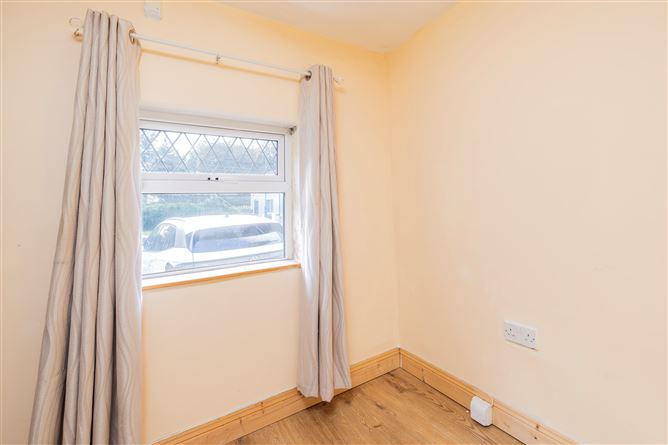 https://photos-a.propertyimages.ie/media/9/9/2/4960299/1e7aac32-b938-432c-af84-e92438239c0b_l.jpg