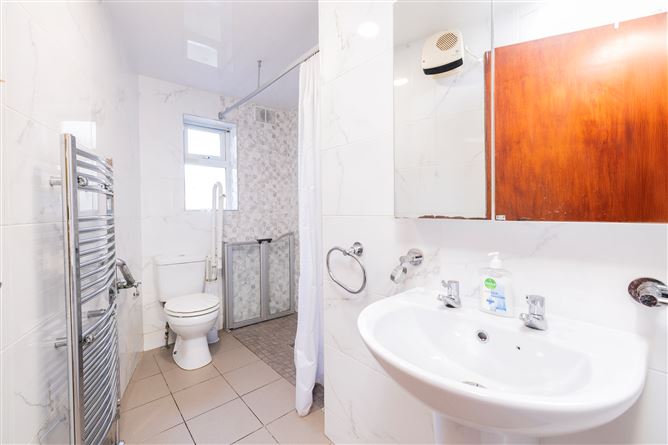 https://photos-a.propertyimages.ie/media/9/9/2/4960299/1e7aac32-b938-432c-af84-e92438239c0b_l.jpg