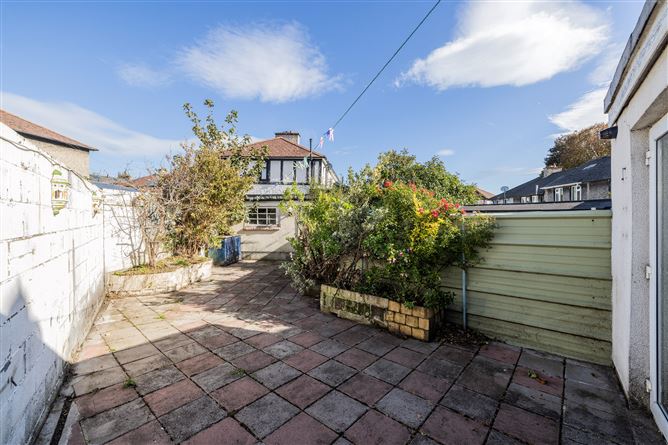 https://photos-a.propertyimages.ie/media/9/9/2/4960299/1e7aac32-b938-432c-af84-e92438239c0b_l.jpg