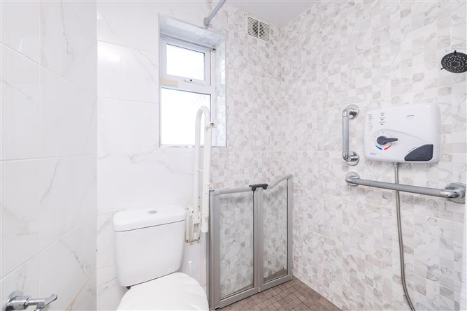 https://photos-a.propertyimages.ie/media/9/9/2/4960299/1e7aac32-b938-432c-af84-e92438239c0b_l.jpg
