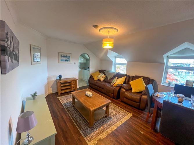 8 University Halls, Newcastle Road, Newcastle, Galway City