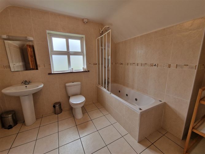 17 Cul Daire, Lissycasey, Ennis, Co. Clare