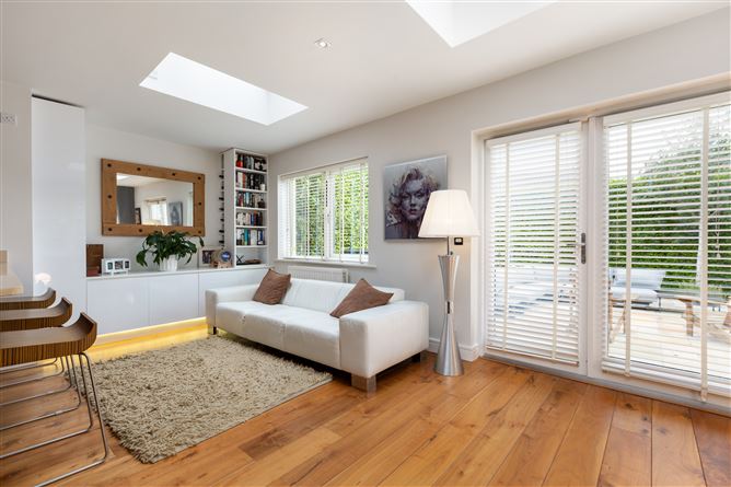 https://photos-a.propertyimages.ie/media/9/9/3/4932399/8ae27b25-0203-4642-a33b-4062261fe2c0_l.jpg