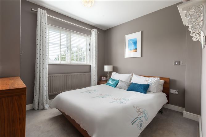https://photos-a.propertyimages.ie/media/9/9/3/4932399/8ae27b25-0203-4642-a33b-4062261fe2c0_l.jpg