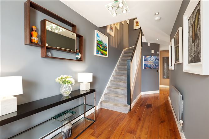 https://photos-a.propertyimages.ie/media/9/9/3/4932399/8ae27b25-0203-4642-a33b-4062261fe2c0_l.jpg