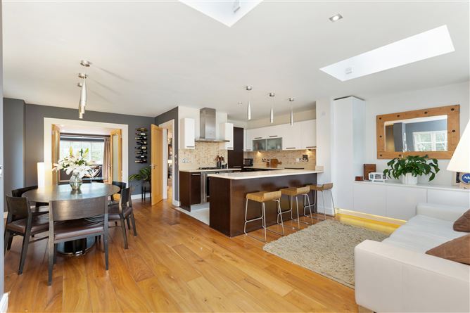 https://photos-a.propertyimages.ie/media/9/9/3/4932399/8ae27b25-0203-4642-a33b-4062261fe2c0_l.jpg
