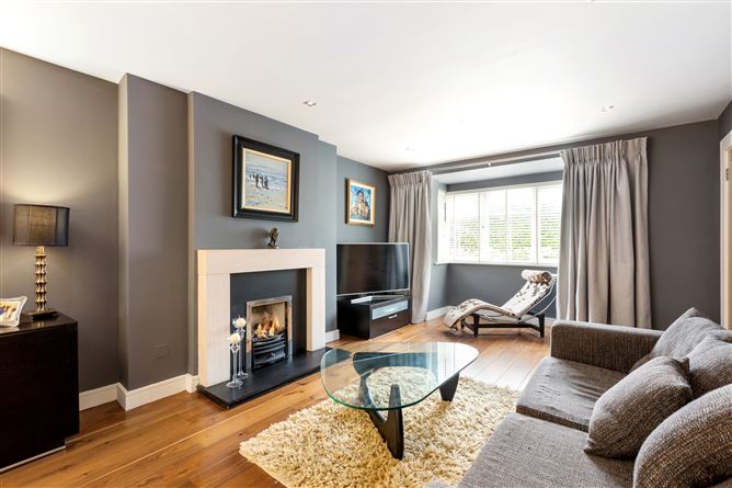 https://photos-a.propertyimages.ie/media/9/9/3/4932399/8ae27b25-0203-4642-a33b-4062261fe2c0_l.jpg