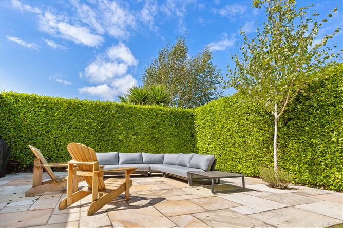 https://photos-a.propertyimages.ie/media/9/9/3/4932399/8ae27b25-0203-4642-a33b-4062261fe2c0_l.jpg