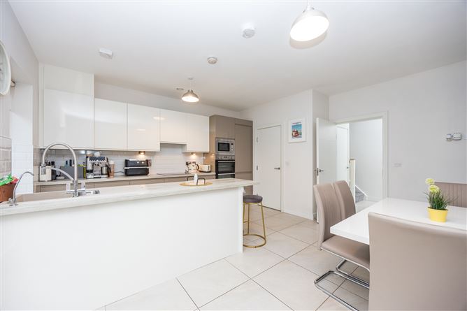 https://photos-a.propertyimages.ie/media/9/9/4/4910499/23fe21cf-0bf2-4a2d-abbd-046d298766ec_l.jpg
