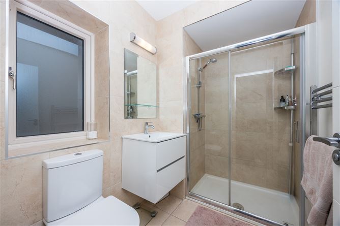 https://photos-a.propertyimages.ie/media/9/9/4/4910499/23fe21cf-0bf2-4a2d-abbd-046d298766ec_l.jpg