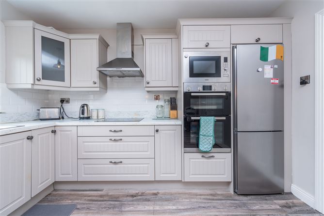 https://photos-a.propertyimages.ie/media/9/9/4/4948499/121695ea-ca12-405b-9b78-db2465bcaaa7_l.jpg