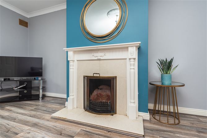 https://photos-a.propertyimages.ie/media/9/9/4/4948499/121695ea-ca12-405b-9b78-db2465bcaaa7_l.jpg