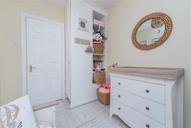 https://photos-a.propertyimages.ie/media/9/9/4/4948499/121695ea-ca12-405b-9b78-db2465bcaaa7_l.jpg