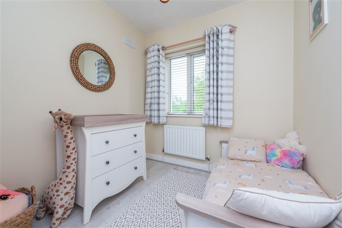 https://photos-a.propertyimages.ie/media/9/9/4/4948499/121695ea-ca12-405b-9b78-db2465bcaaa7_l.jpg