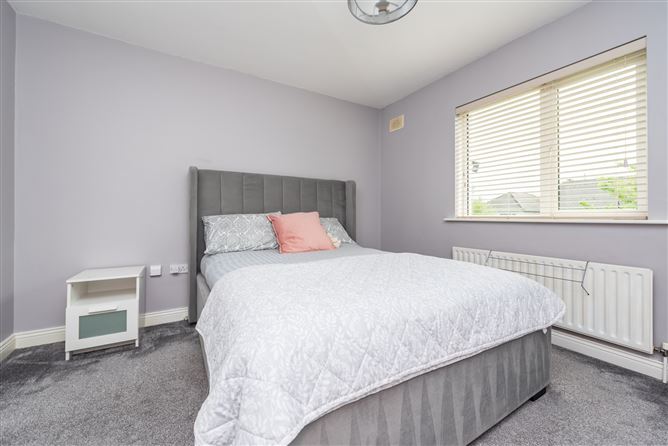 https://photos-a.propertyimages.ie/media/9/9/4/4948499/121695ea-ca12-405b-9b78-db2465bcaaa7_l.jpg