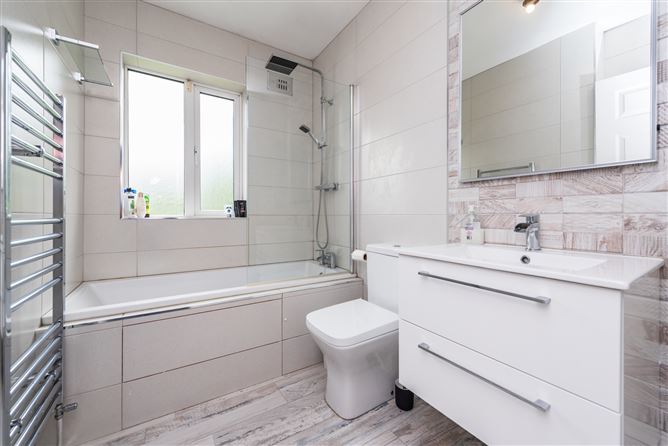 https://photos-a.propertyimages.ie/media/9/9/4/4948499/121695ea-ca12-405b-9b78-db2465bcaaa7_l.jpg