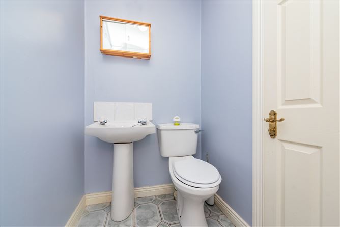 https://photos-a.propertyimages.ie/media/9/9/4/4948499/121695ea-ca12-405b-9b78-db2465bcaaa7_l.jpg