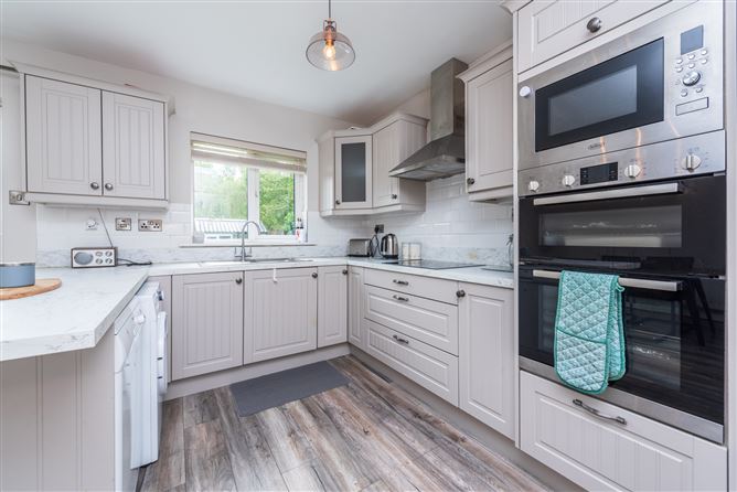 https://photos-a.propertyimages.ie/media/9/9/4/4948499/121695ea-ca12-405b-9b78-db2465bcaaa7_l.jpg