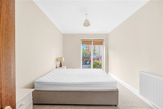 Photo 11 of 19 — 1 Seamount House, St Johns Road, Sandymount, Dublin 4