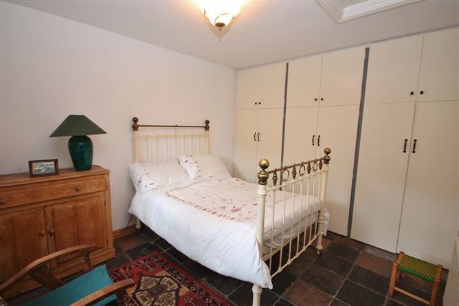 2 Silvermount Cottages, Strawberry Beds, Dublin 20