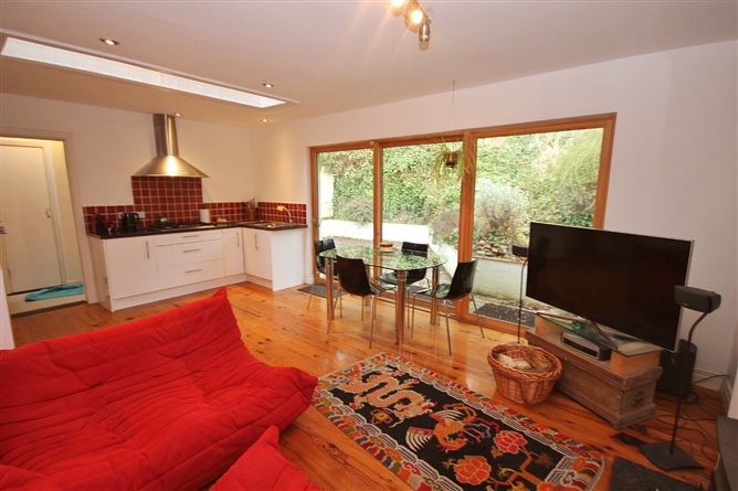 2 Silvermount Cottages, Strawberry Beds, Dublin 20