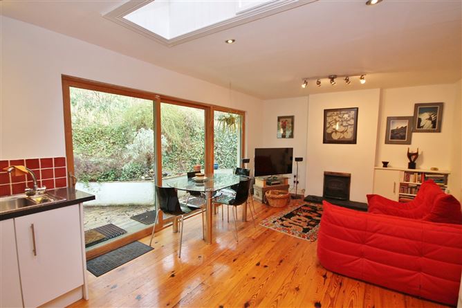 2 Silvermount Cottages, Strawberry Beds, Dublin 20