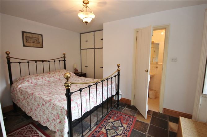 2 Silvermount Cottages, Strawberry Beds, Dublin 20