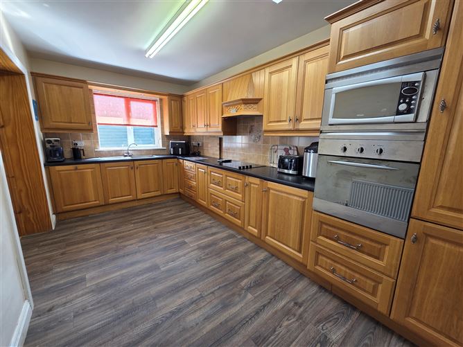 6 Galteeview, Cahir, Tipperary