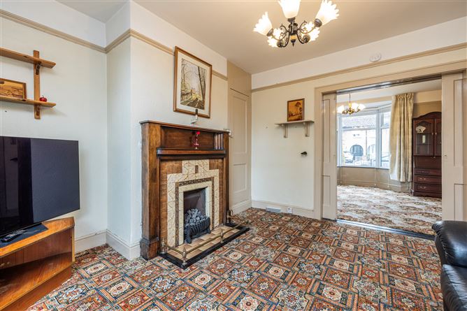 https://photos-a.propertyimages.ie/media/9/9/8/5005899/5035014e-6c95-4d29-8d5b-024aa65973cd_l.jpg