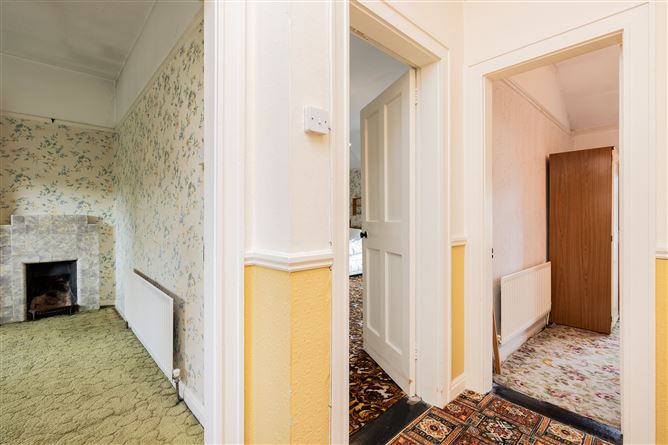 https://photos-a.propertyimages.ie/media/9/9/8/5005899/5035014e-6c95-4d29-8d5b-024aa65973cd_l.jpg