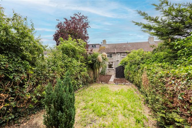 https://photos-a.propertyimages.ie/media/9/9/8/5005899/5035014e-6c95-4d29-8d5b-024aa65973cd_l.jpg