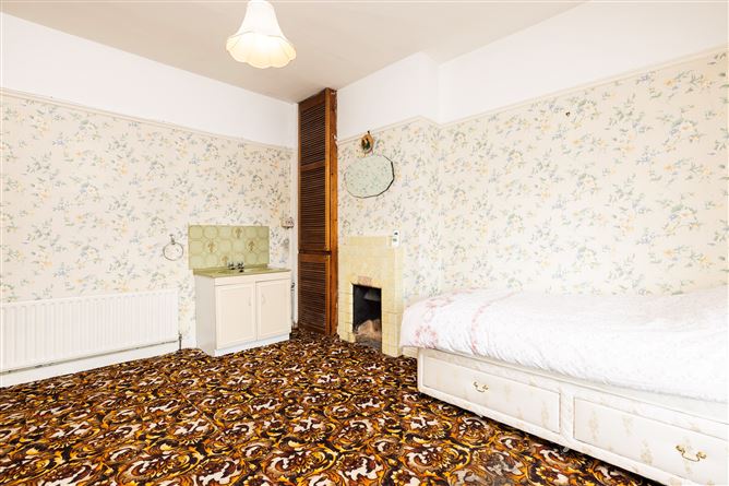https://photos-a.propertyimages.ie/media/9/9/8/5005899/5035014e-6c95-4d29-8d5b-024aa65973cd_l.jpg