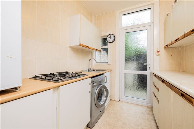 https://photos-a.propertyimages.ie/media/9/9/8/5005899/5035014e-6c95-4d29-8d5b-024aa65973cd_l.jpg
