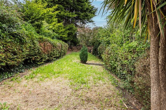 https://photos-a.propertyimages.ie/media/9/9/8/5005899/5035014e-6c95-4d29-8d5b-024aa65973cd_l.jpg