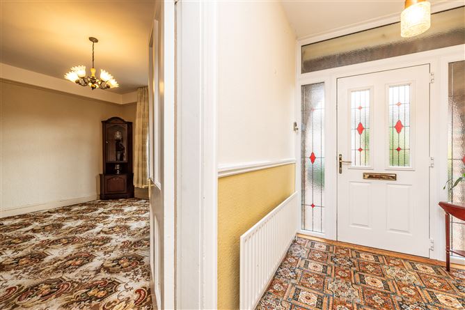 https://photos-a.propertyimages.ie/media/9/9/8/5005899/5035014e-6c95-4d29-8d5b-024aa65973cd_l.jpg