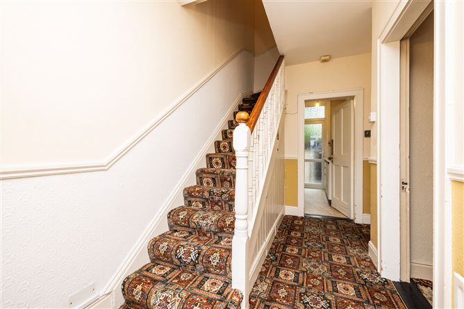 https://photos-a.propertyimages.ie/media/9/9/8/5005899/5035014e-6c95-4d29-8d5b-024aa65973cd_l.jpg