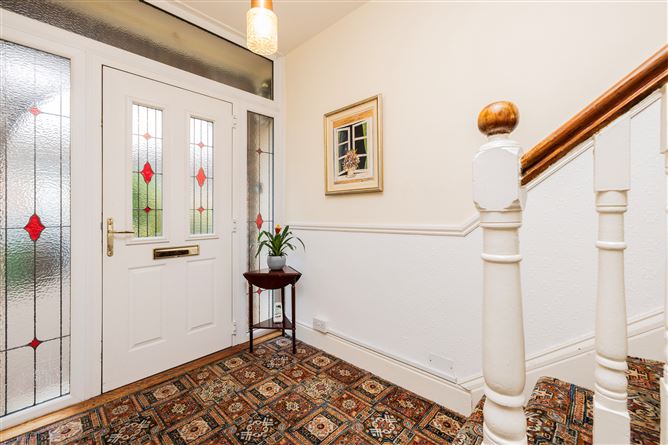 https://photos-a.propertyimages.ie/media/9/9/8/5005899/5035014e-6c95-4d29-8d5b-024aa65973cd_l.jpg