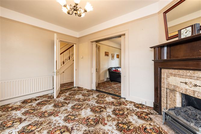 https://photos-a.propertyimages.ie/media/9/9/8/5005899/5035014e-6c95-4d29-8d5b-024aa65973cd_l.jpg