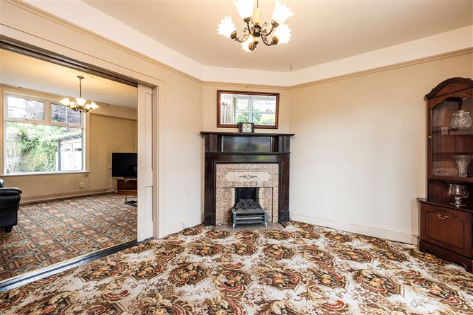 https://photos-a.propertyimages.ie/media/9/9/8/5005899/5035014e-6c95-4d29-8d5b-024aa65973cd_l.jpg