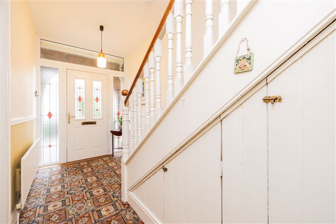 https://photos-a.propertyimages.ie/media/9/9/8/5005899/5035014e-6c95-4d29-8d5b-024aa65973cd_l.jpg