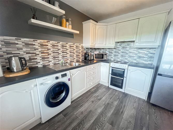 81 Castle Manor, Ballymakenny Road, Drogheda, Louth