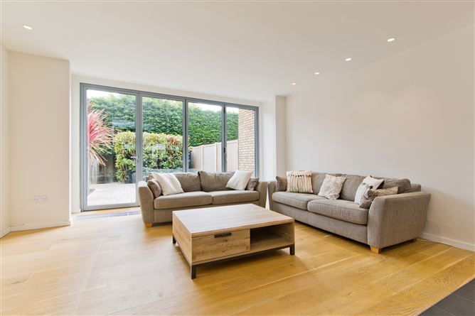 54 Shrewsbury Park, Ballsbridge, Dublin 4